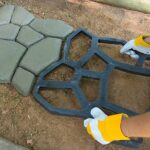 Quikrete 2 in. x 24 in. x 24 in. Country Stone Walk Maker 692132